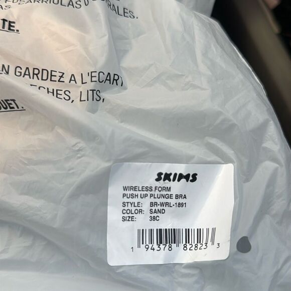 Skims wireless Form Super push up bra size 38C color Sand NWT in packaging - Picture 7 of 7